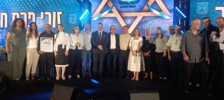 جائزة التربية والتعليم للعام الدراسي2025 ام الفحم وكسرى سميع 